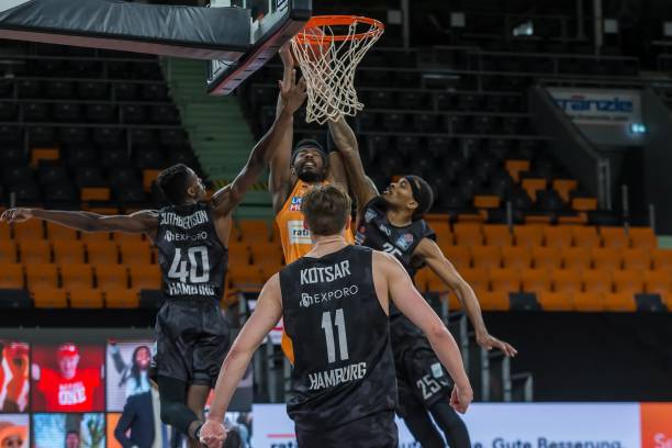 【8点见】出征!国足开启第13次冲击世界杯之旅